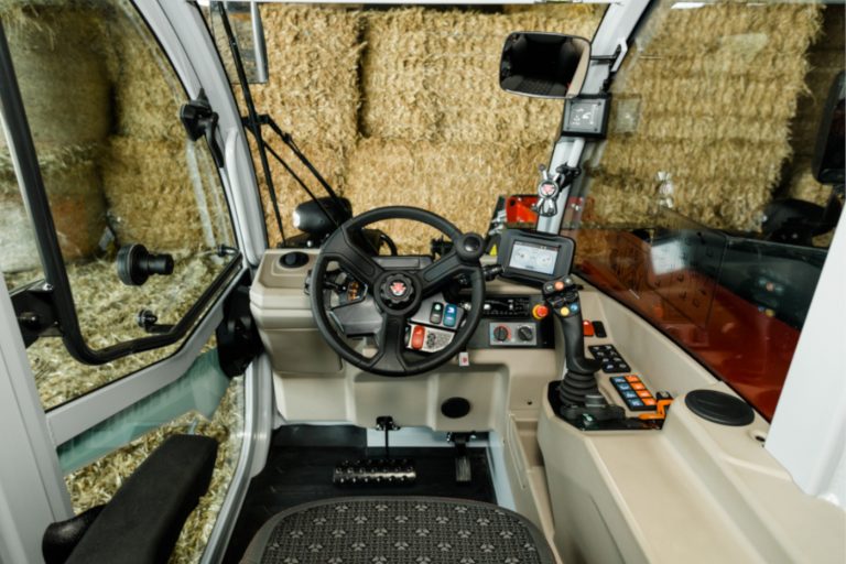MF-TH-7038-staticanddetails_bezu_0321_001-Quiet_new_cab_offers_outstanding_comfort_and_visibility